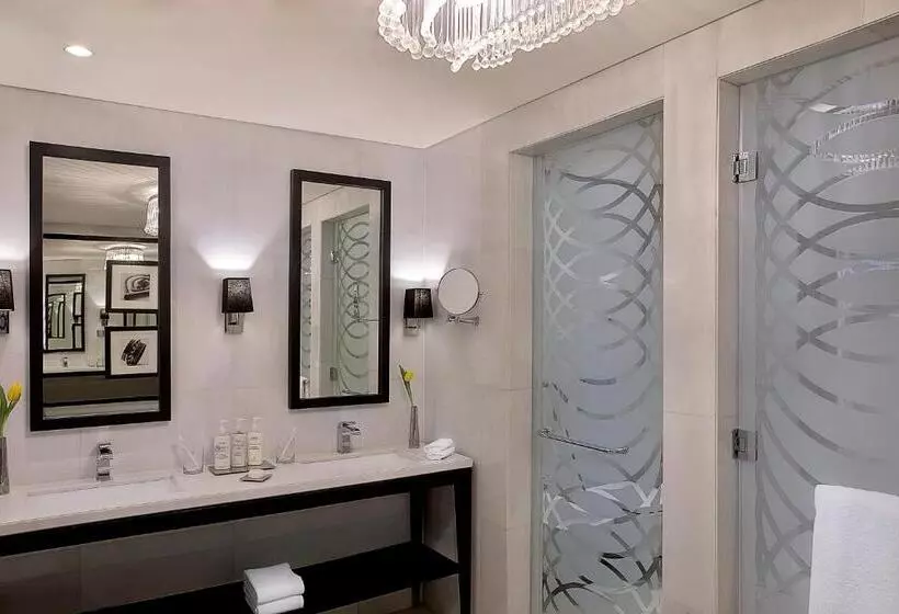 キングサイズベッドのスイートルーム, Voco   Riyadh, An Ihg Hotel   فندق فوكو الرياض, احدى فنادق مجموعة إنتركونتيننتال