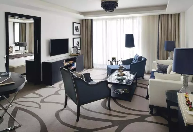 キングサイズベッドのスイートルーム, Voco   Riyadh, An Ihg Hotel   فندق فوكو الرياض, احدى فنادق مجموعة إنتركونتيننتال