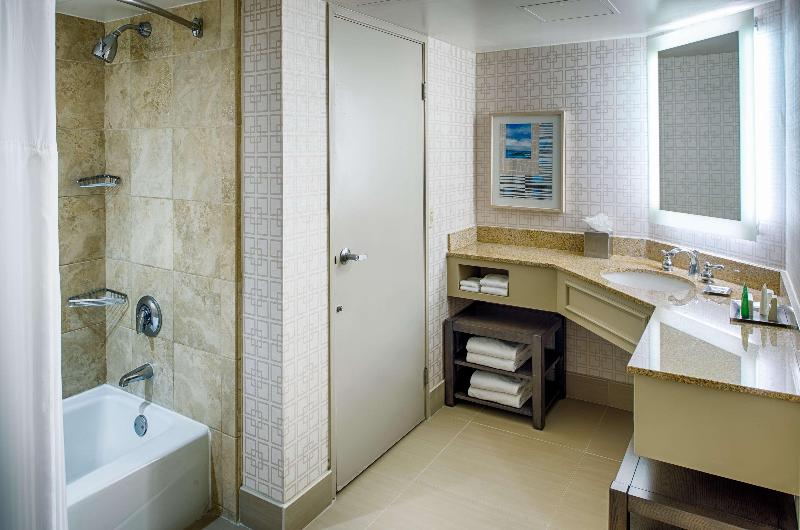 اتاق لوکس با تخت بزرگ, Voco Riyadh, An Ihg Hotel فندق فوكو الرياض, احدى فنادق مجموعة إنتركونتيننتال