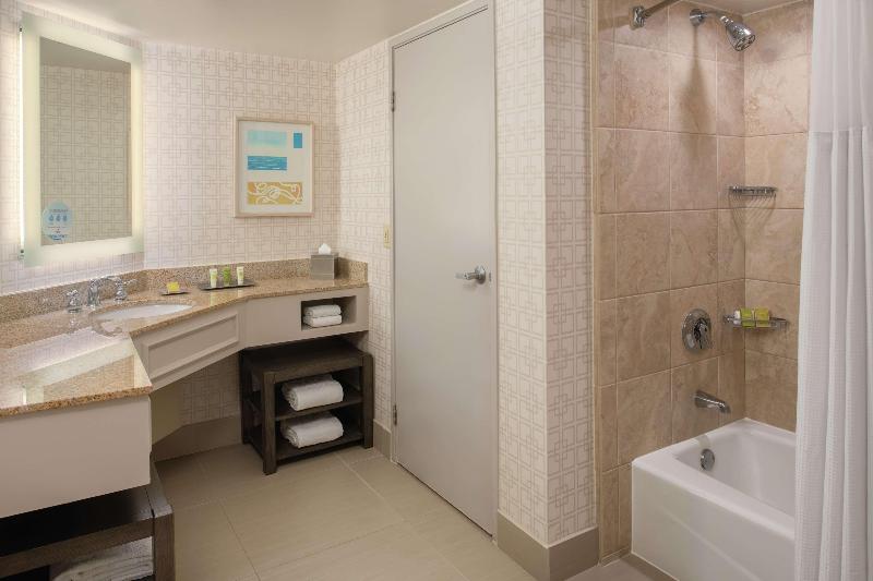 اتاق لوکس با تخت بزرگ, Voco Riyadh, An Ihg Hotel فندق فوكو الرياض, احدى فنادق مجموعة إنتركونتيننتال