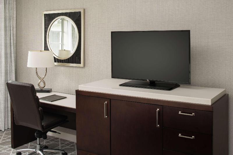 اتاق لوکس با تخت بزرگ, Voco Riyadh, An Ihg Hotel فندق فوكو الرياض, احدى فنادق مجموعة إنتركونتيننتال