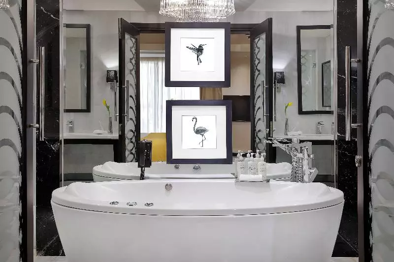 キングサイズベッドのスイートルーム, Voco   Riyadh, An Ihg Hotel   فندق فوكو الرياض, احدى فنادق مجموعة إنتركونتيننتال