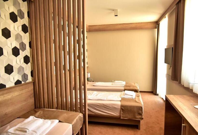 اتاق استاندارد سه نفره, Student Hotel Mostar