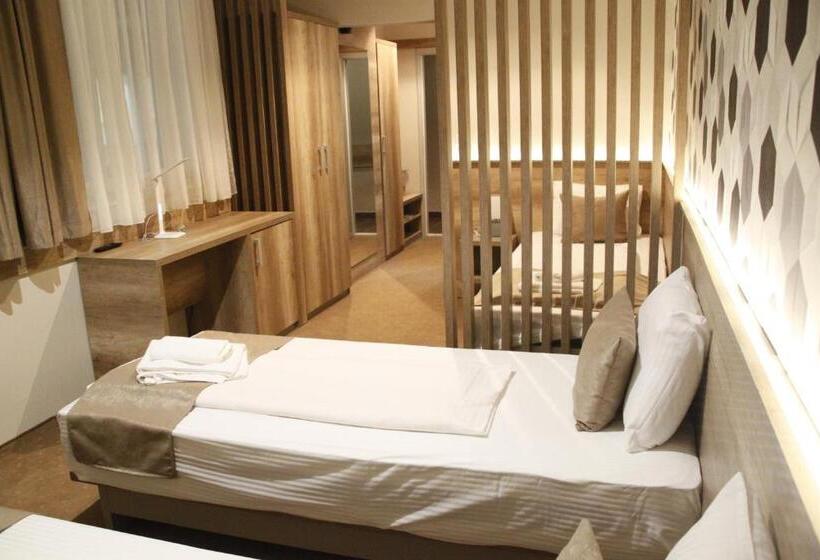 اتاق استاندارد سه نفره, Student Hotel Mostar