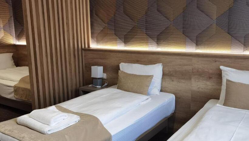 اتاق استاندارد سه نفره, Student Hotel Mostar