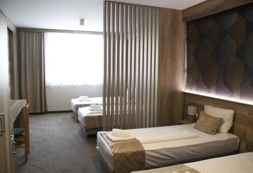 اتاق خانوادگی, Student Hotel Mostar