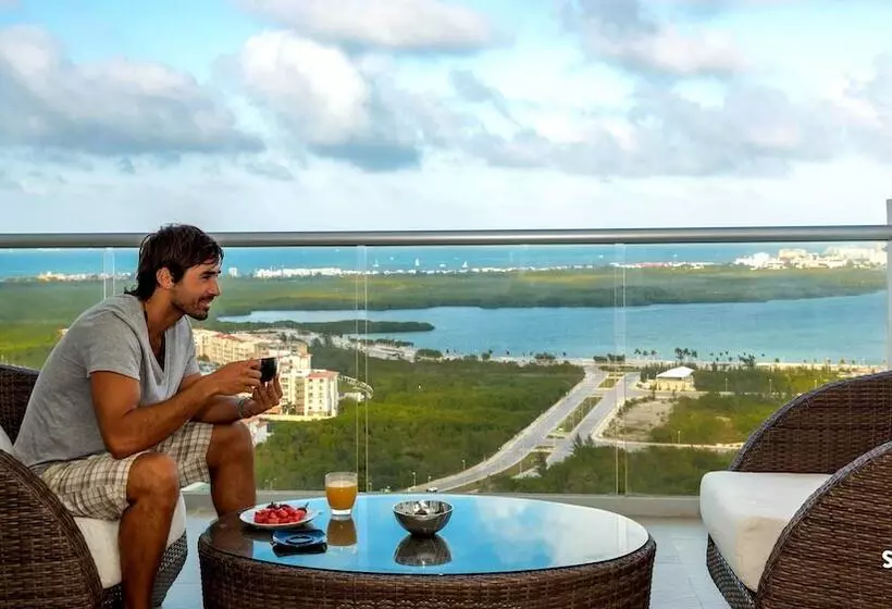 سوئیت خانواده 2 خوابه, Suites Malecon Cancun