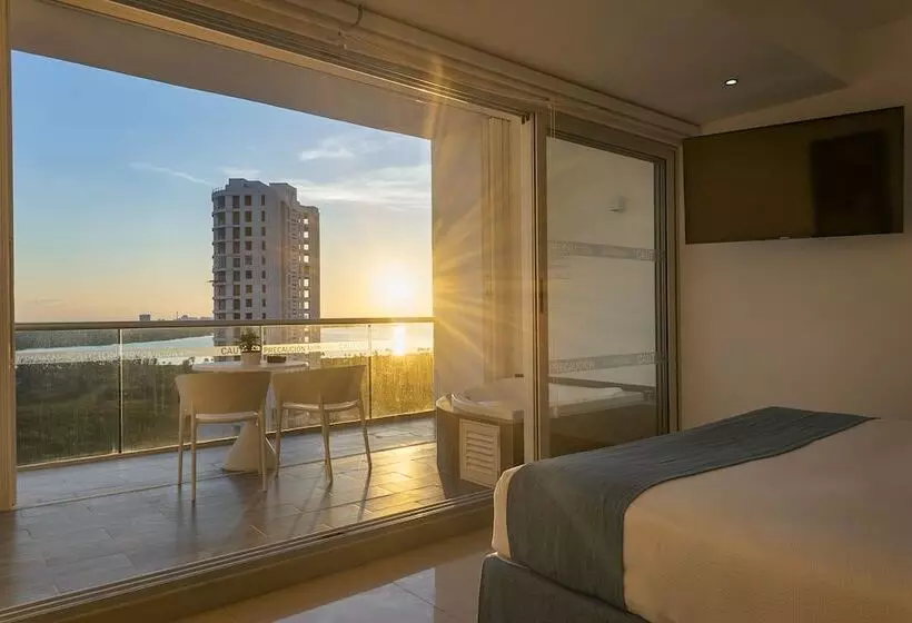 اتاق لوکس با چشم‌انداز دریا, Suites Malecon Cancun