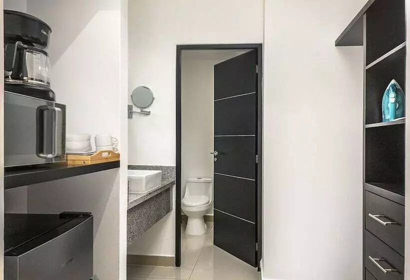 اتاق لوکس با چشم‌انداز دریا, Suites Malecon Cancun