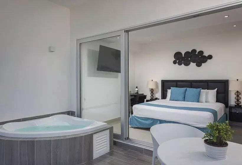 اتاق لوکس با چشم‌انداز دریا, Suites Malecon Cancun