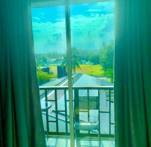 استودیوی لوکس, Mathiveri Beach View