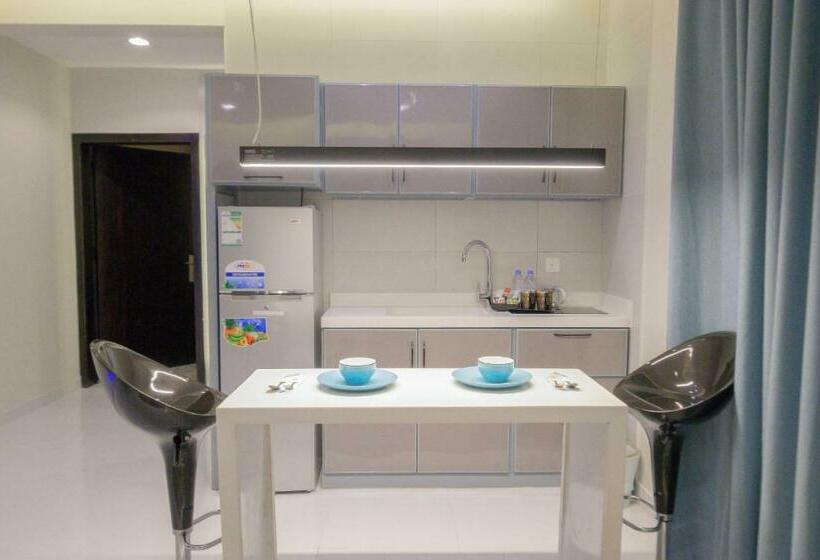 סוויטת ג'וניור, فندق واي هوتل