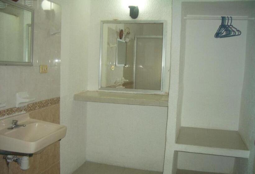 带2个双人床的标准工作室, Cervantino