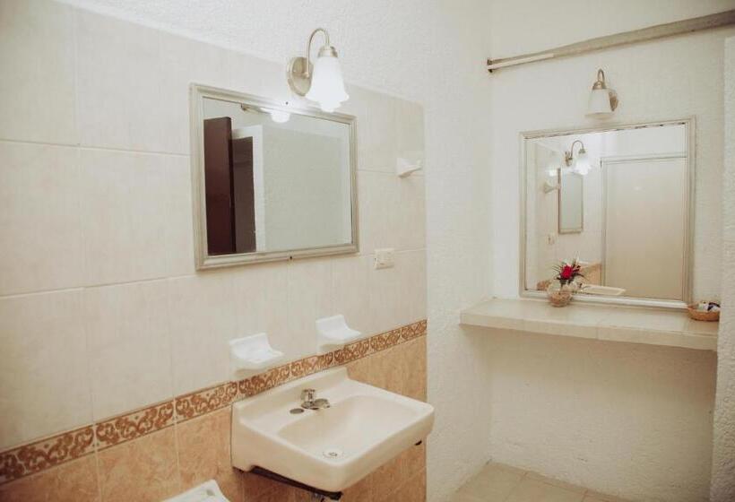 带2个双人床的标准工作室, Cervantino