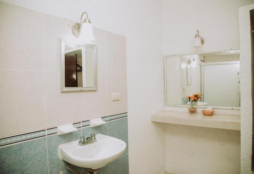 带2个双人床的标准工作室, Cervantino