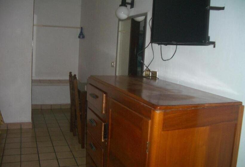 高级大房间, Cervantino