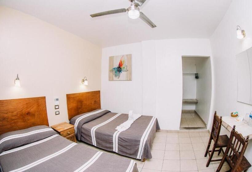 带2个双人床的标准工作室, Cervantino