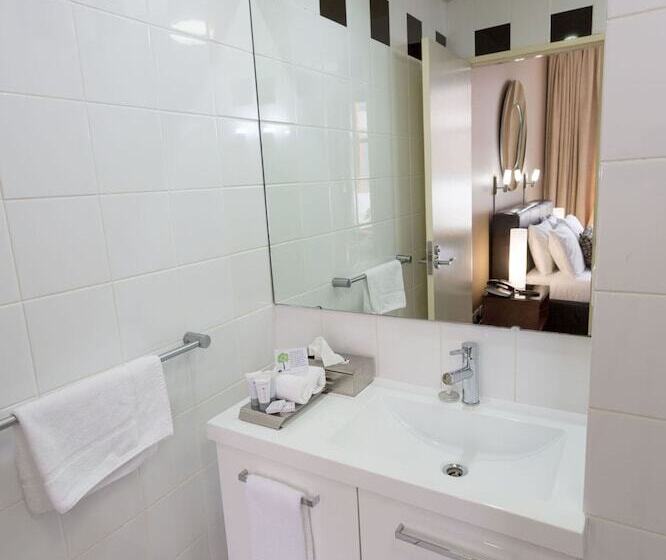 סוויטה, Clarendon