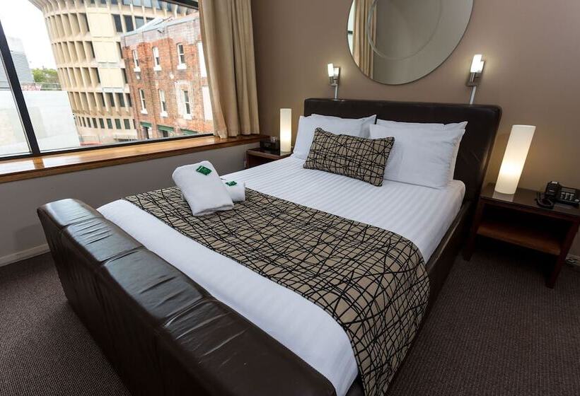 סוויטה, Clarendon