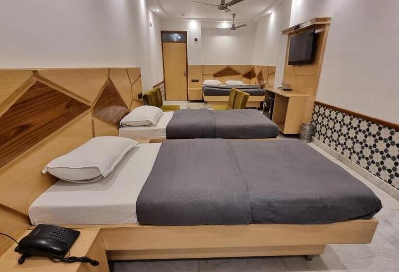 اتاق لوکس سه تخته, Cottage Yes Please   New Delhi