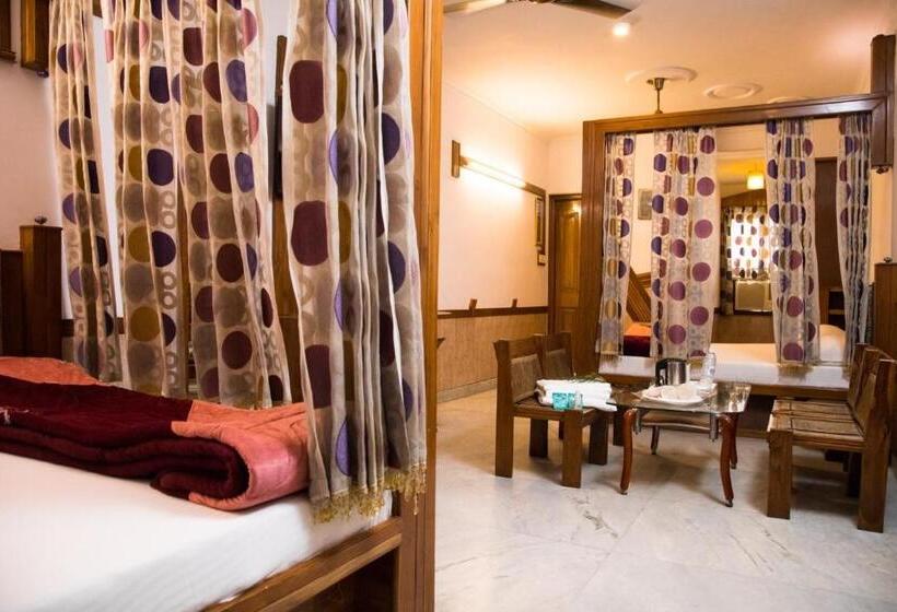اتاق لوکس سه تخته, Cottage Yes Please   New Delhi