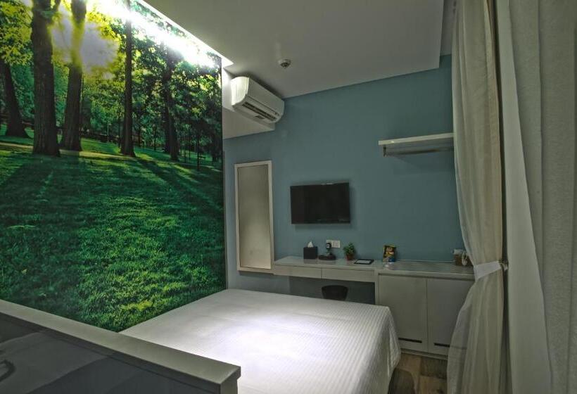 اتاق لوکس, J8