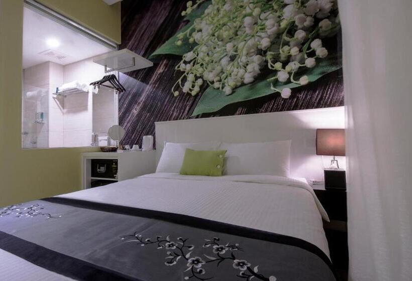 اتاق لوکس, J8