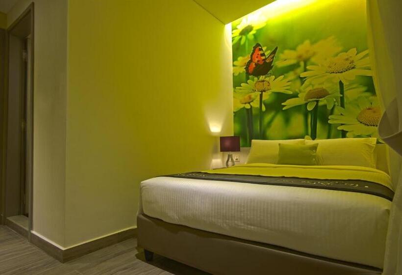 اتاق لوکس, J8