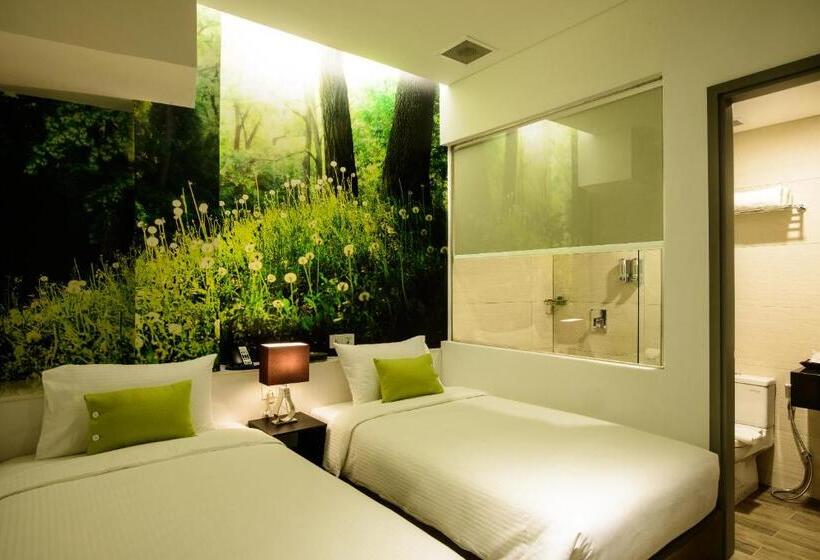 اتاق لوکس, J8