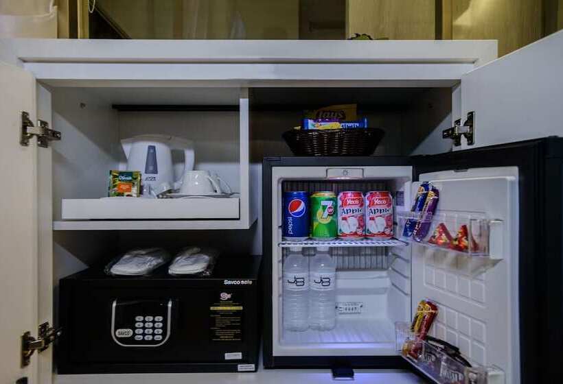 اتاق لوکس, J8