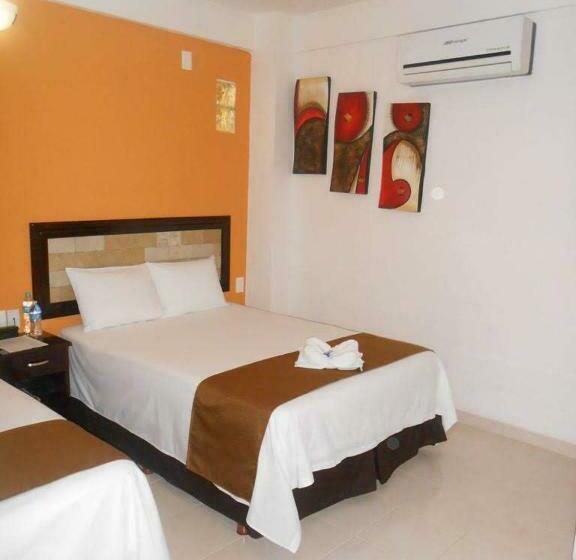 חדר דלוקס, John David