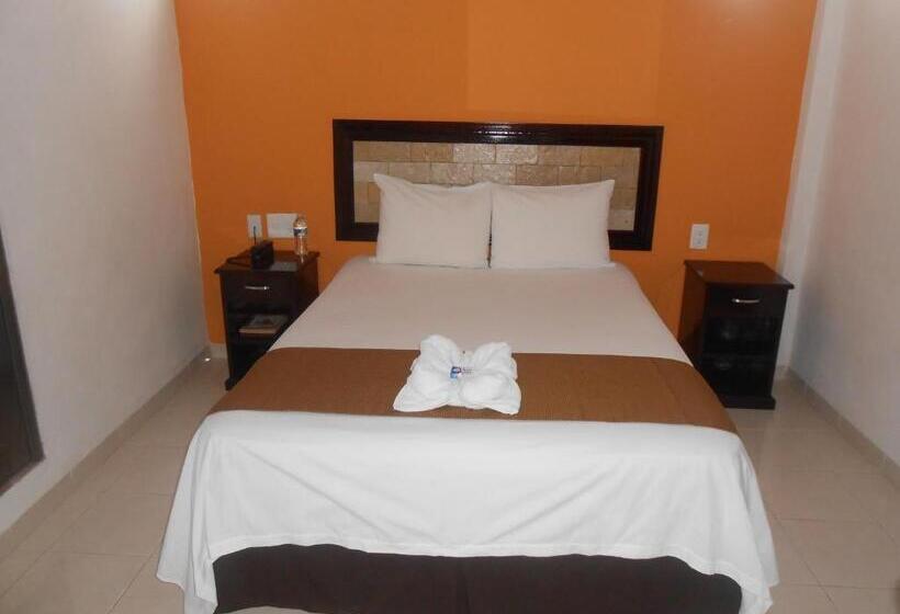 חדר דלוקס, John David