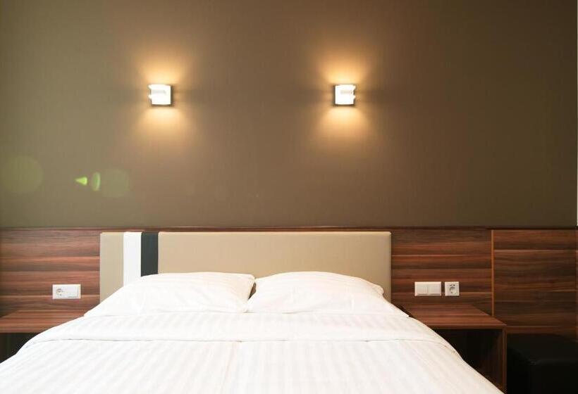 컴포트 룸, King's Court