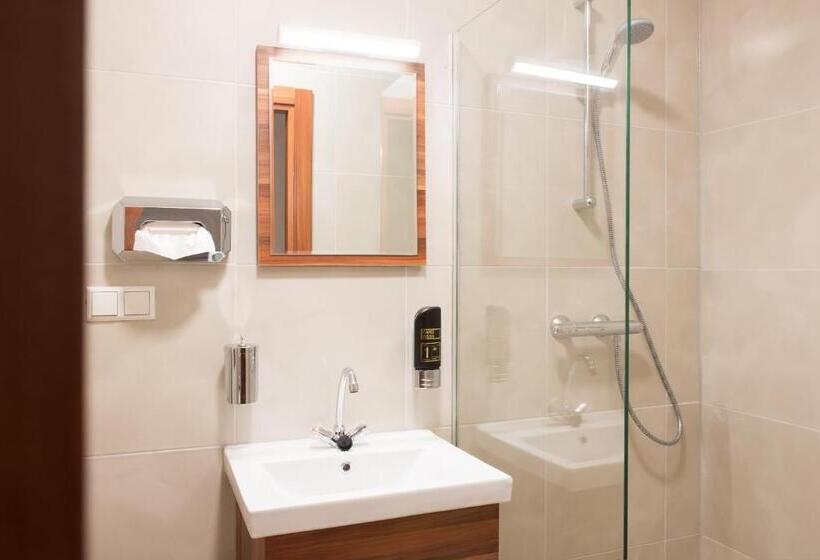 컴포트 룸, King's Court