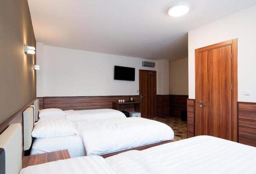 스탠다드 트리플 룸, King's Court