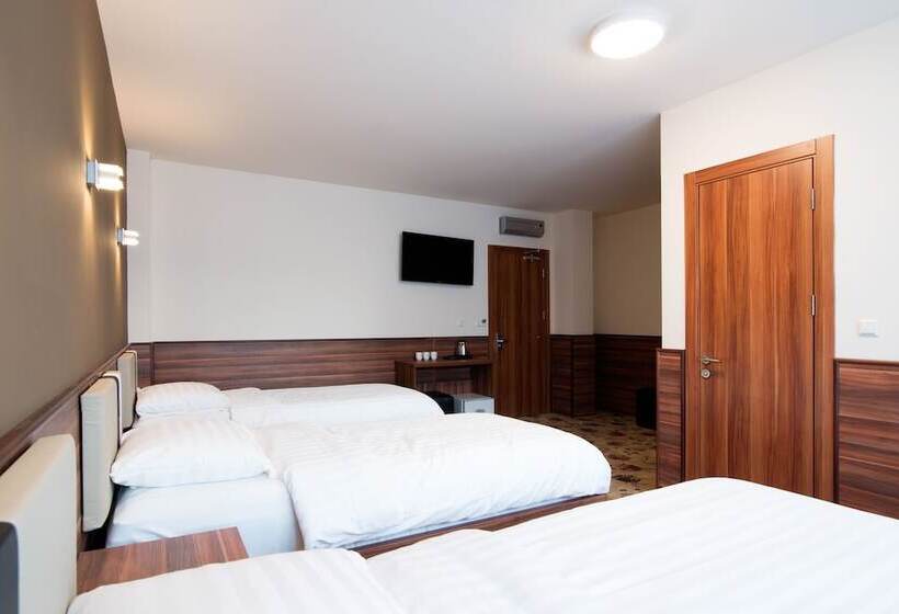 스탠다드 트리플 룸, King's Court