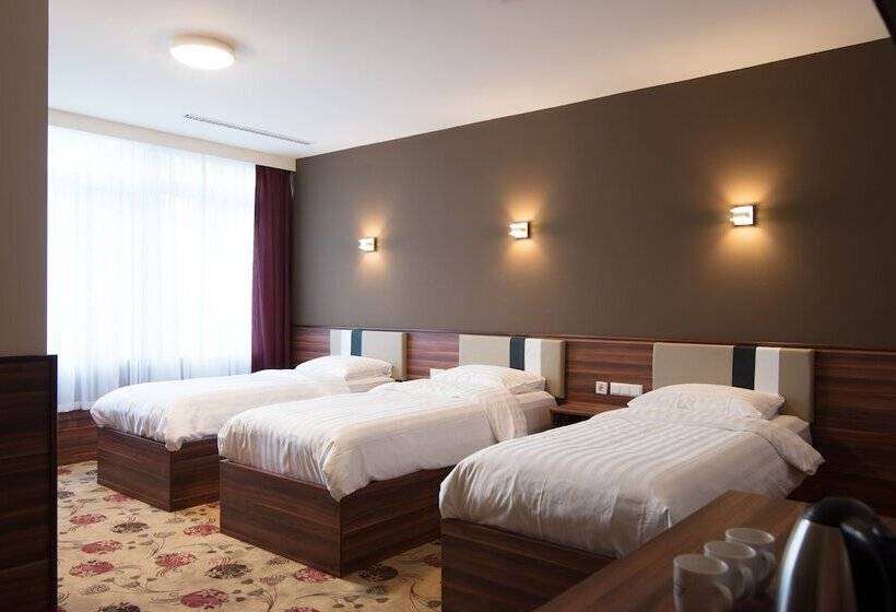 스탠다드 트리플 룸, King's Court