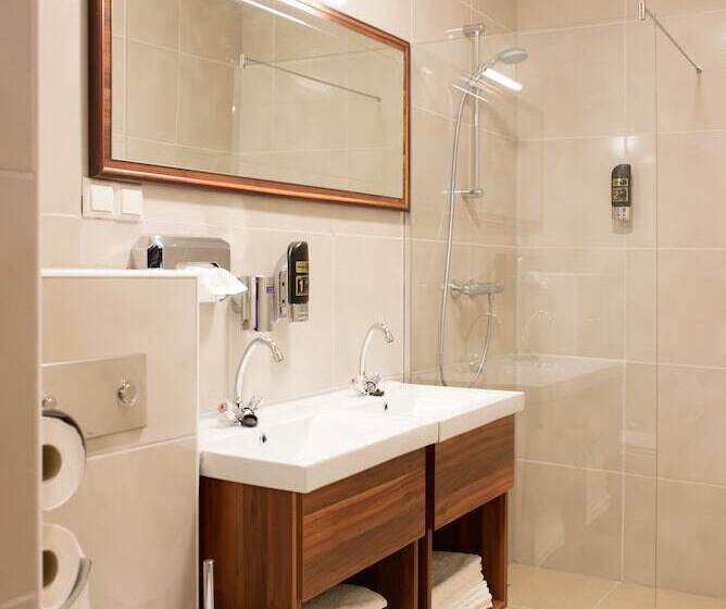 패밀리 룸, King's Court