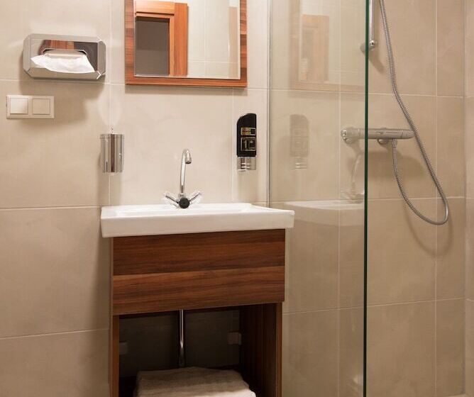 스탠다드 싱글 룸, King's Court