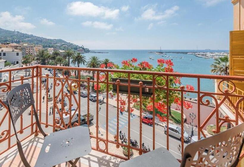 غرفة قياسية مطلّة علي البحر, Miramare