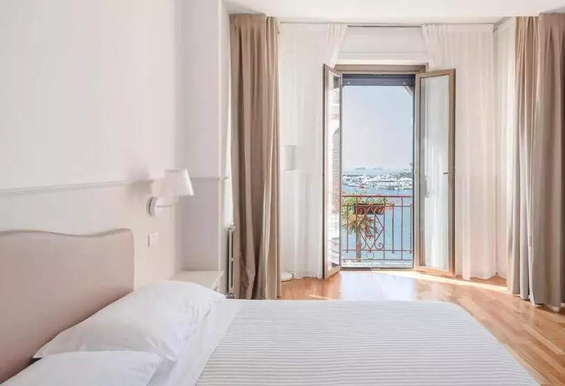 Triple Room Sea View, Miramare