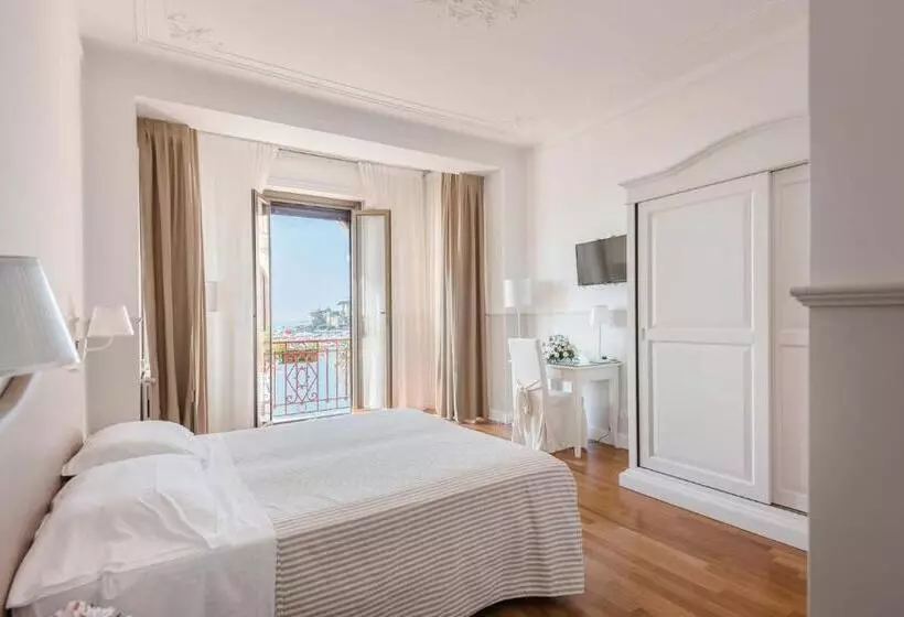Triple Room Sea View, Miramare