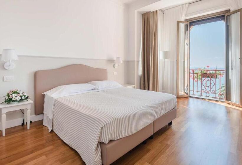 Triple Room Sea View, Miramare