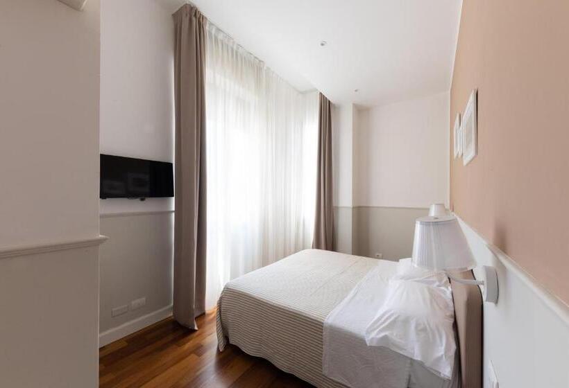 غرفة قياسية رباعية ذات إطلالة جانبية على البحر, Miramare