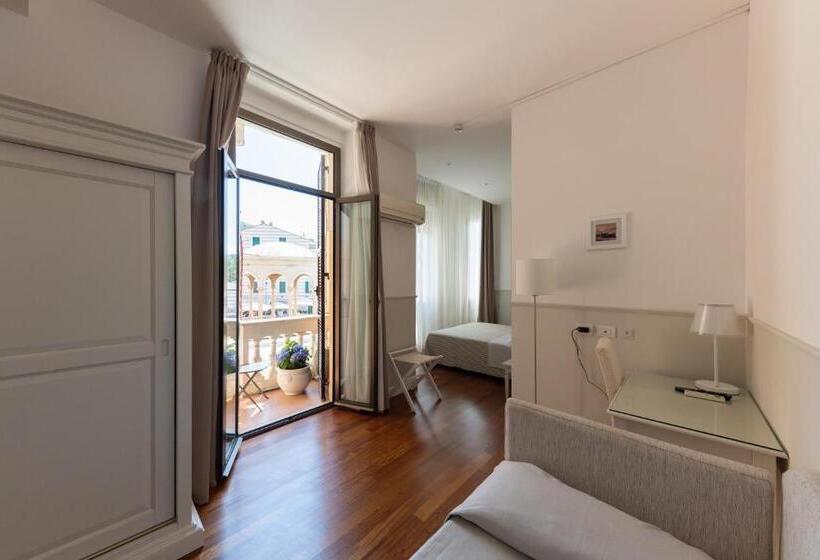 Habitación Cuádruple Estándar Vista Mar Lateral, Miramare