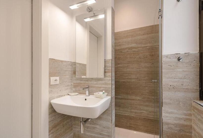 غرفة قياسية فردية مطلة علي البحر, Miramare