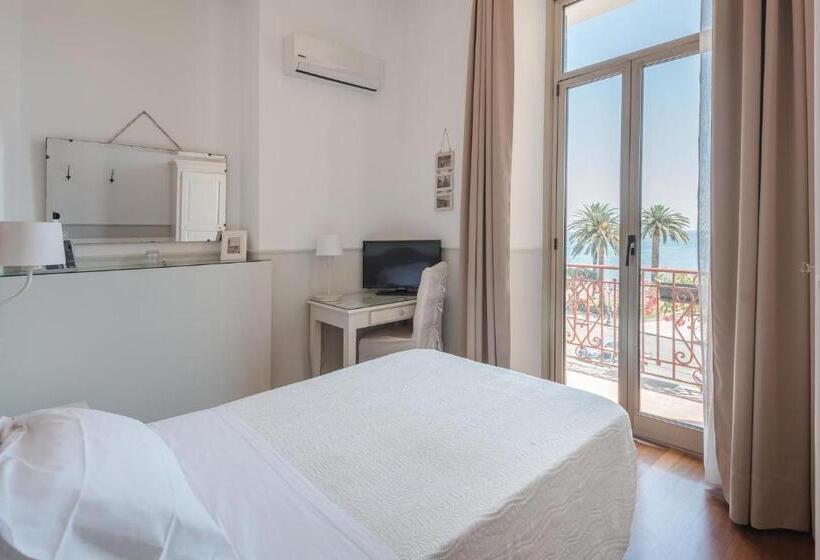 غرفة قياسية فردية مطلة علي البحر, Miramare