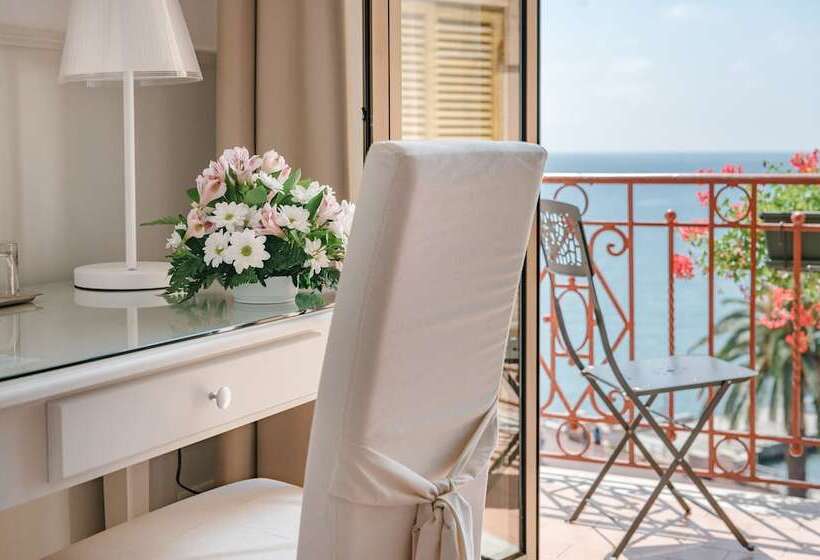 Triple Room Sea View, Miramare