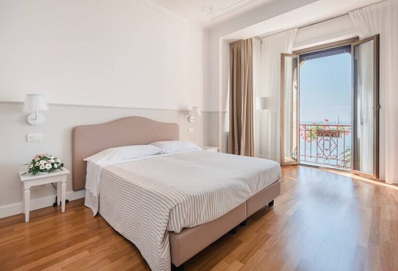 Triple Room Sea View, Miramare