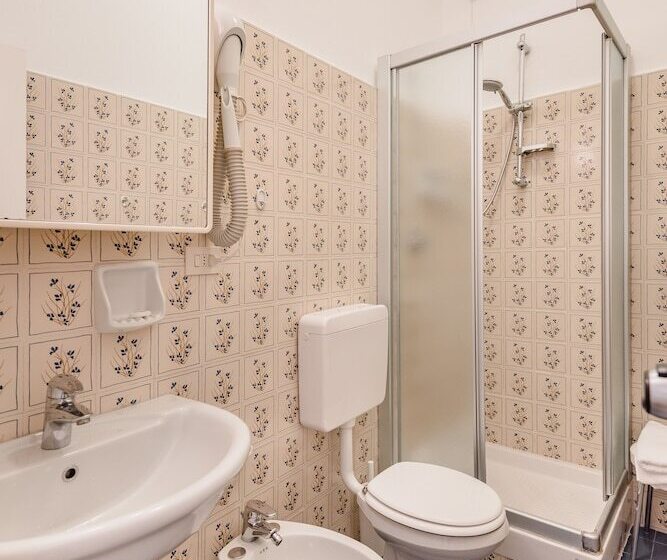 غرفة قياسية فردية مطلة علي البحر, Miramare